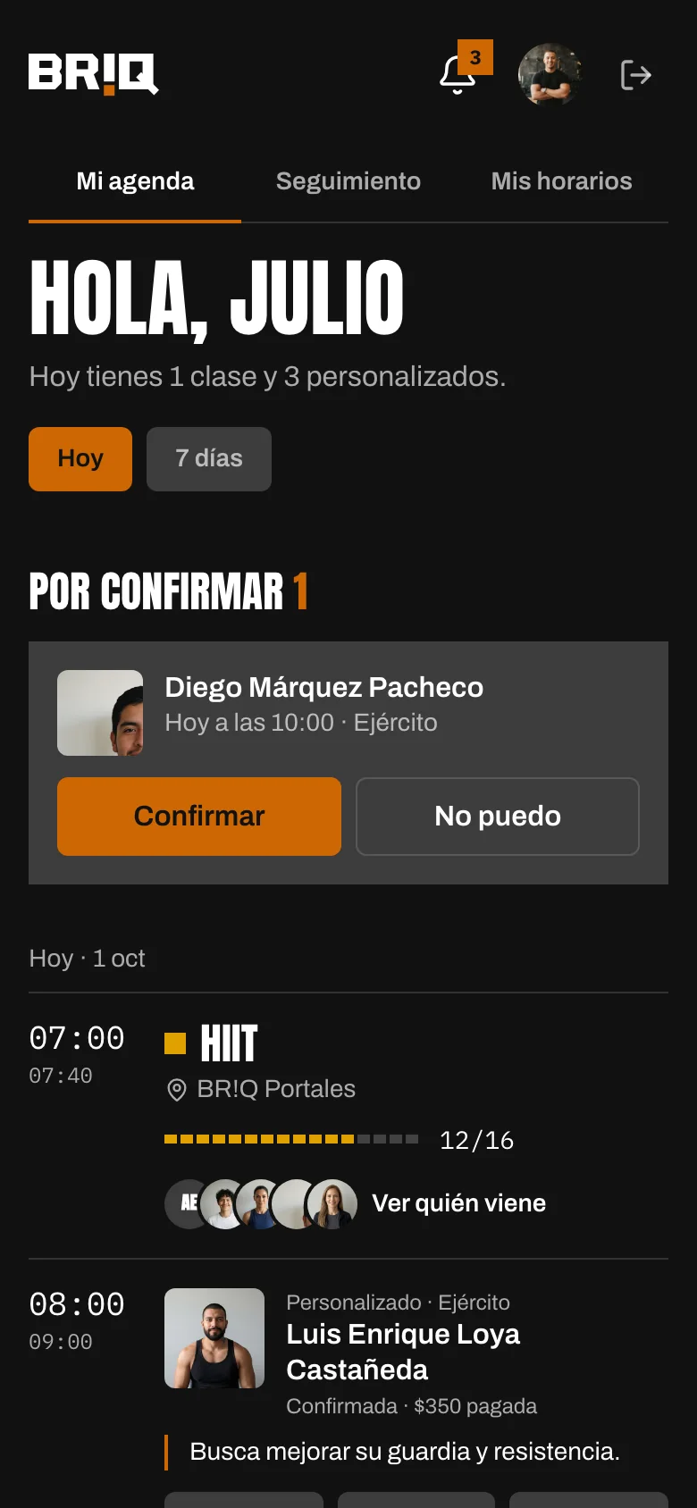 Panel del coach en el celular con sus clases del día y quién viene