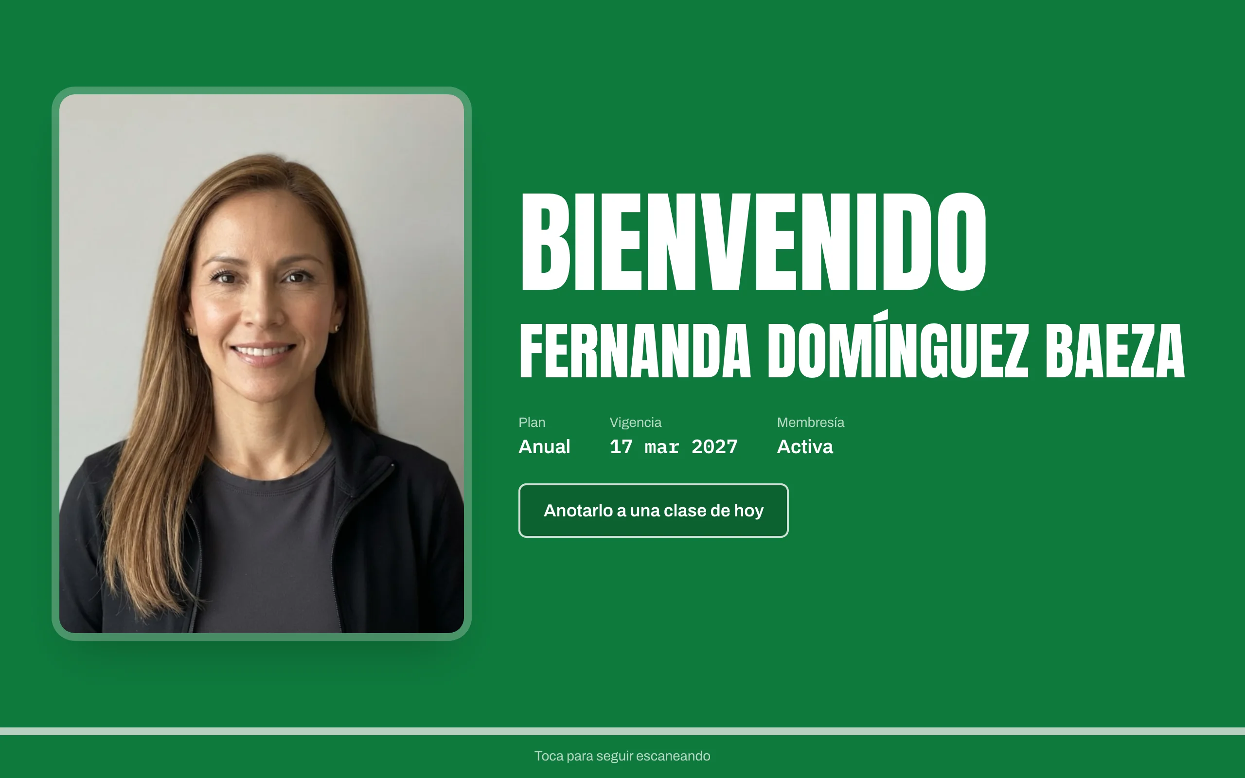 Pantalla de recepción en verde con la foto de la socia, su plan anual y su vigencia